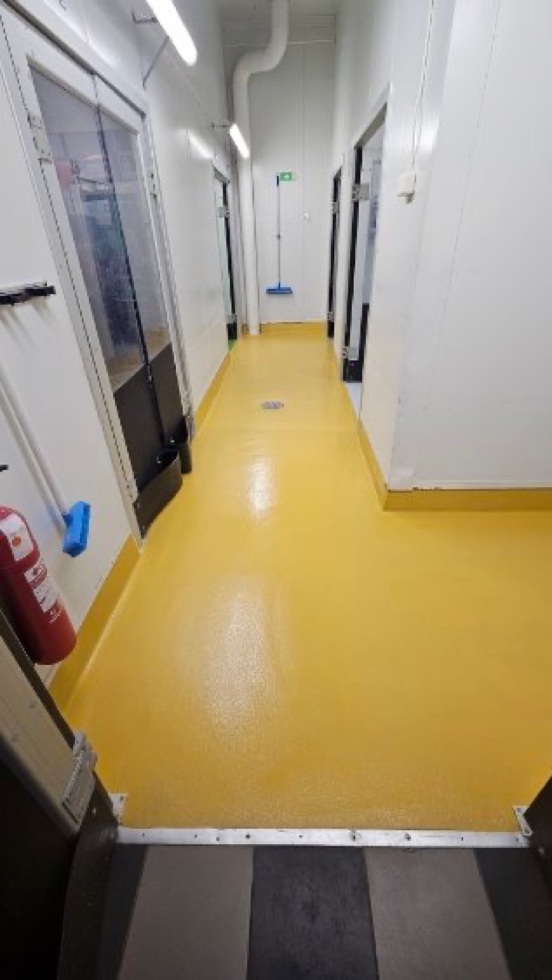 UQESH®-golv vid passage hos Roslagens Slakt och Chark AB